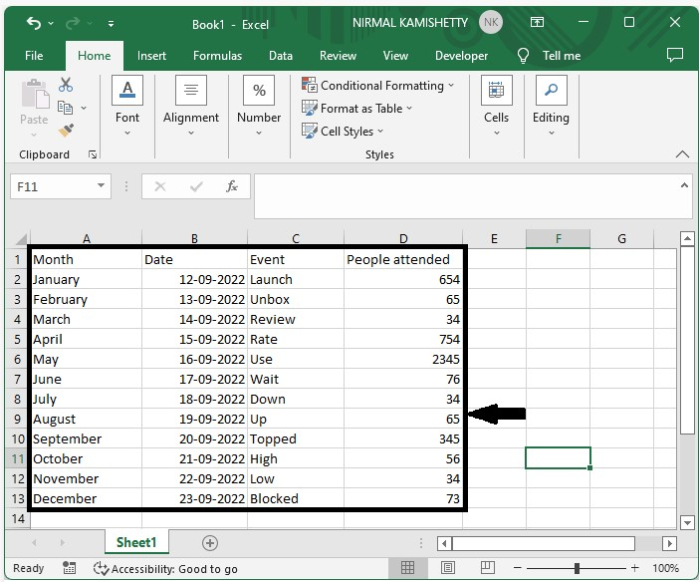 如何在Excel中自动高亮显示活动单元格的行和列？