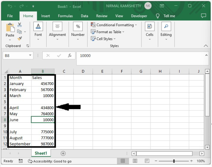 如何在Excel中根据单元格值自动插入行？
