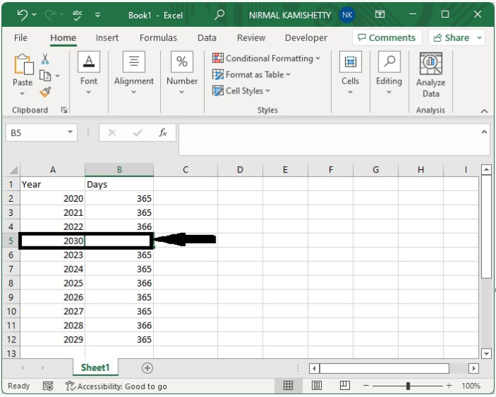 如何在Excel中插入行时自动填充公式？