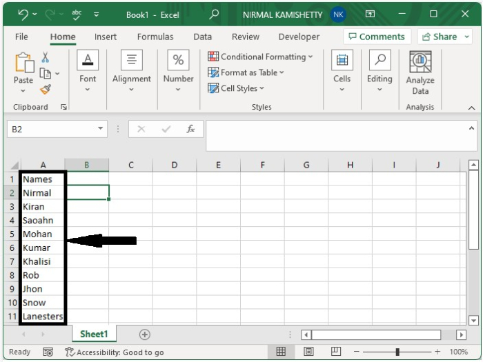 如何在Excel中自动插入行？